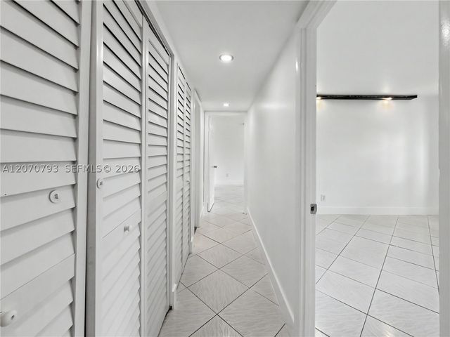 8411 NW 8th St 102, Miami, FL 33126