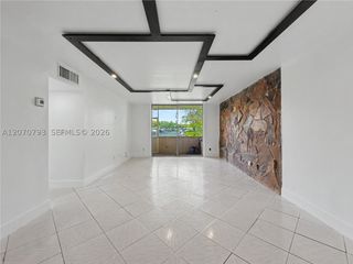 8411 NW 8th St 102, Miami, FL 33126