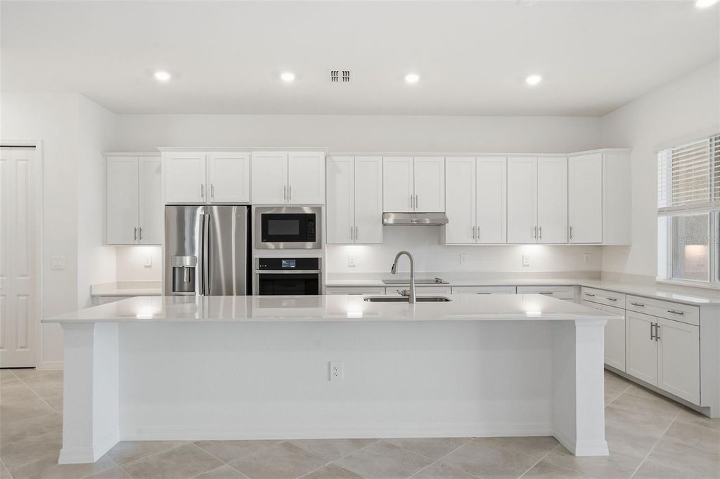 Image 12 of property listing at 19736 TROUT TERRACE, Lakewood Ranch, FL 34211
