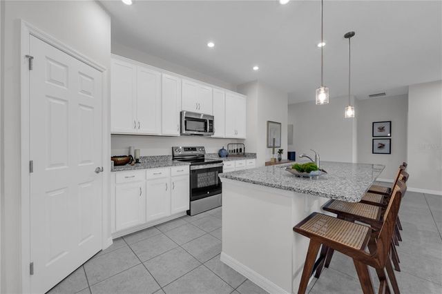 422 EVENTIDE AVENUE, Mascotte, FL 34753