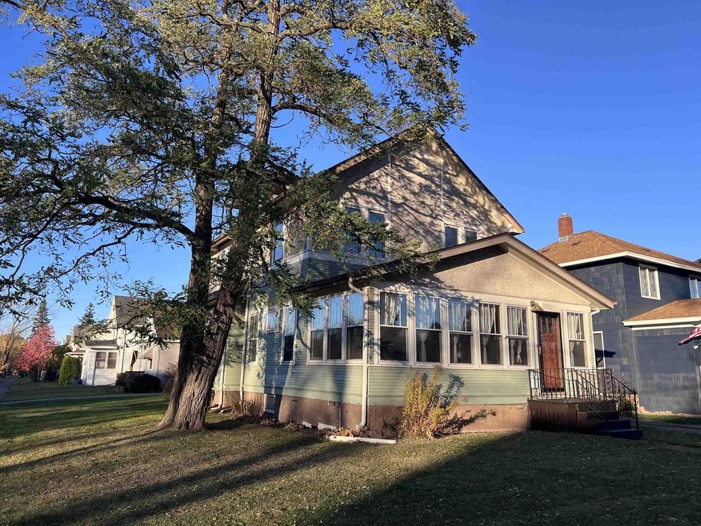 1423 N 26th St, Superior, WI 54880