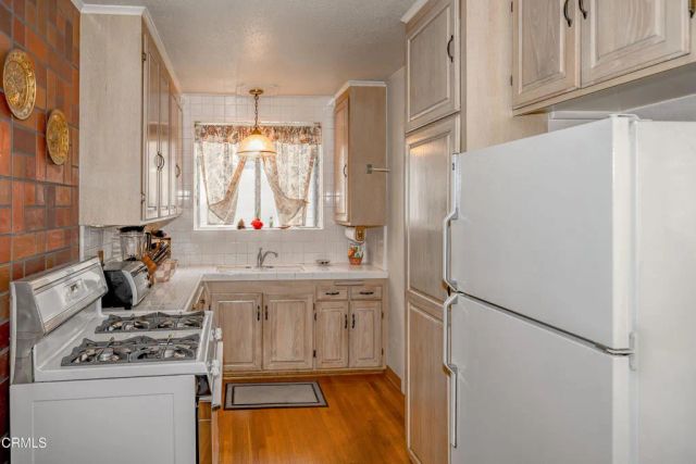 1404 Sycamore Avenue, Glendale, CA 91201