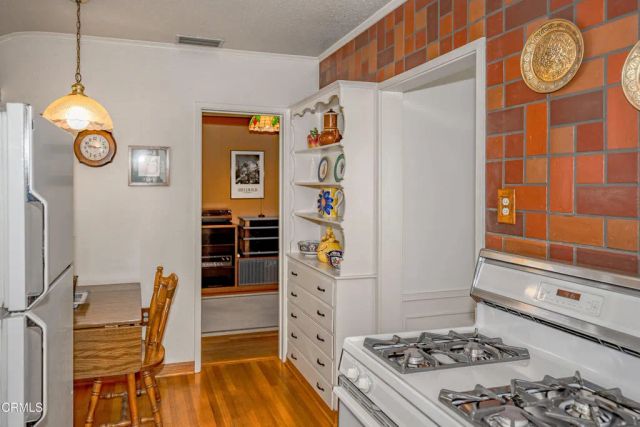 1404 Sycamore Avenue, Glendale, CA 91201