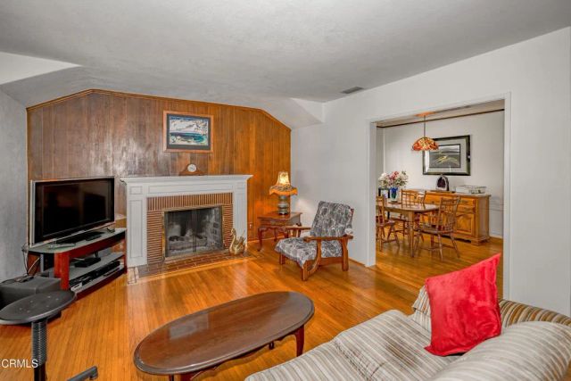 1404 Sycamore Avenue, Glendale, CA 91201