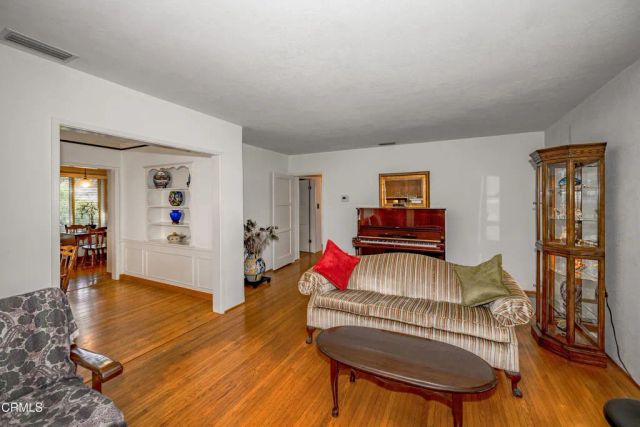 1404 Sycamore Avenue, Glendale, CA 91201