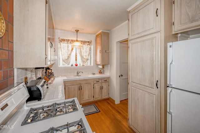 1404 Sycamore Avenue, Glendale, CA 91201