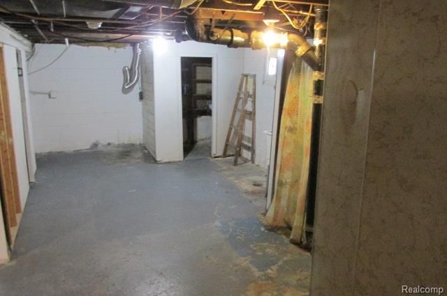 995 Lakeview Street, Waterford, MI 48328