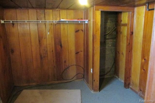 995 Lakeview Street, Waterford, MI 48328