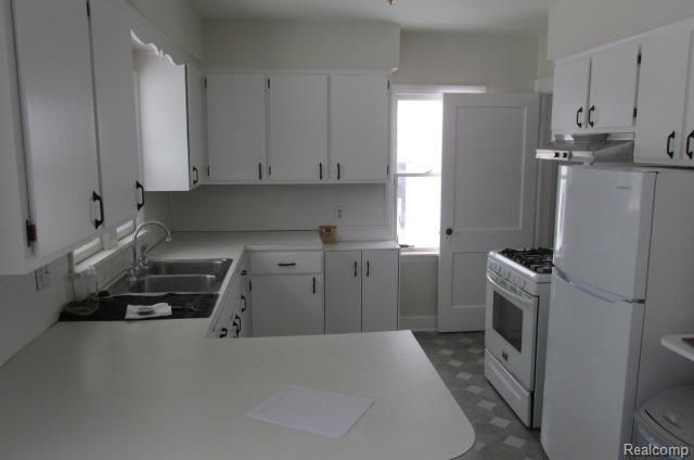 995 Lakeview Street, Waterford, MI 48328