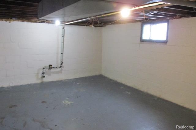 995 Lakeview Street, Waterford, MI 48328