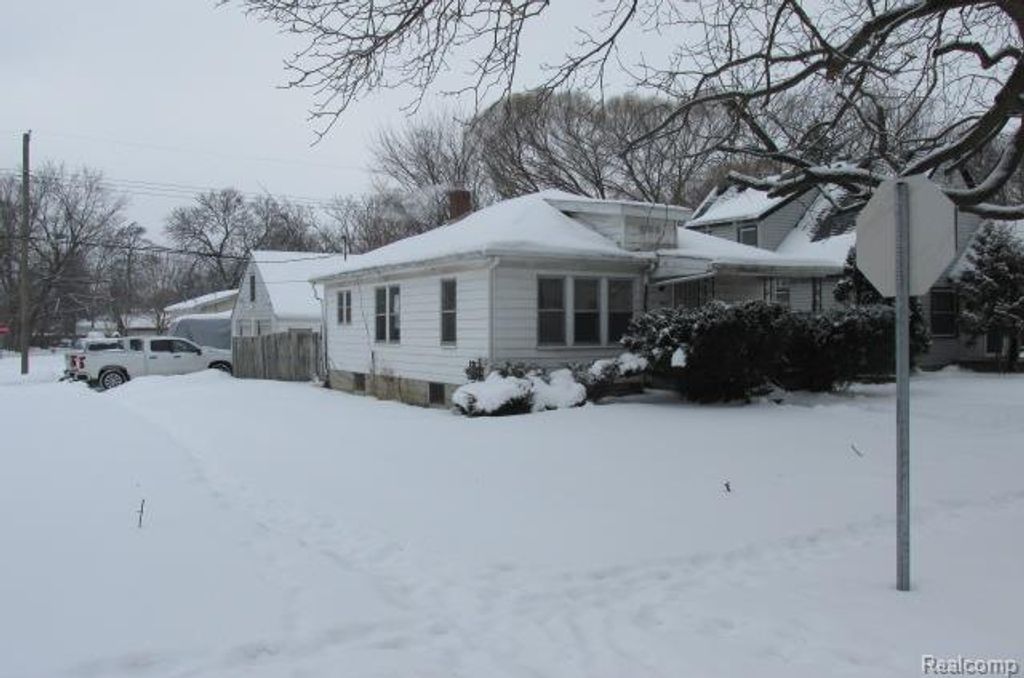 995 Lakeview Street, Waterford, MI 48328