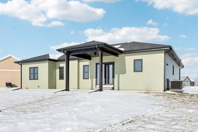 252 Falcon Court, Sauk City, WI 53583