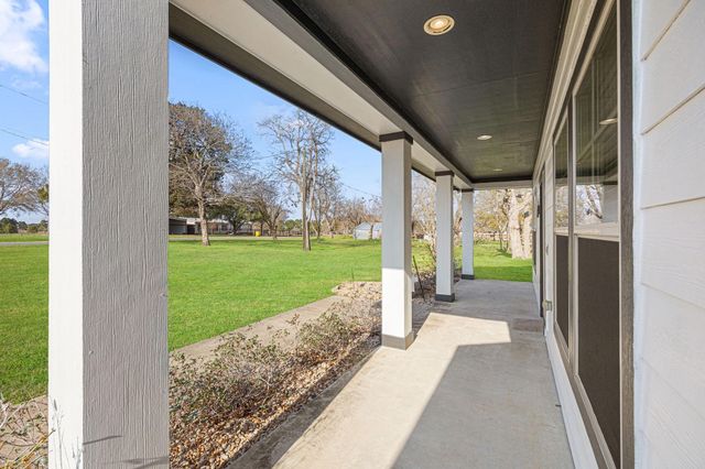 626 Maler Road, Sealy, TX 77474