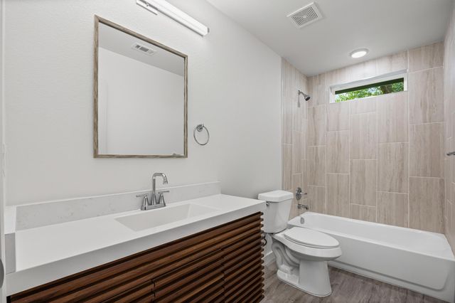 1100 Monte Vista DR, Lockhart, TX 78644