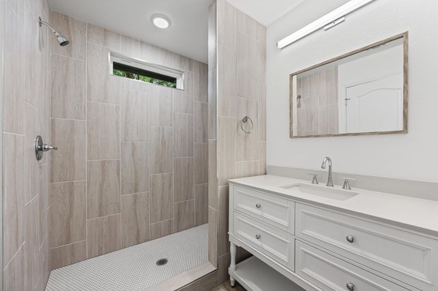 1100 Monte Vista DR, Lockhart, TX 78644