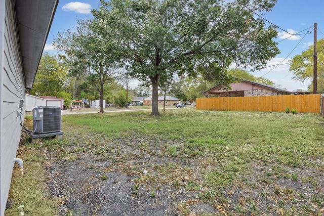 1100 Monte Vista DR, Lockhart, TX 78644