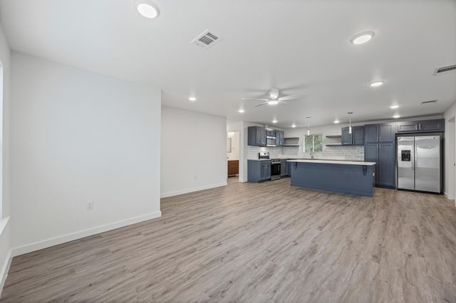 1100 Monte Vista DR, Lockhart, TX 78644