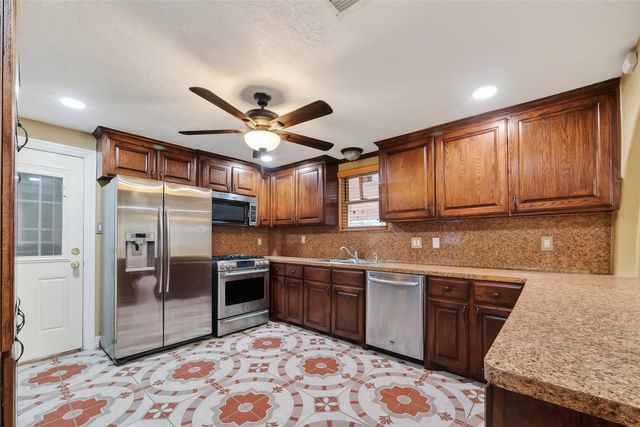 807 Ruth Street 805 807, Baytown, TX 77520