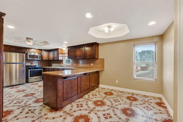 807 Ruth Street 805 807, Baytown, TX 77520