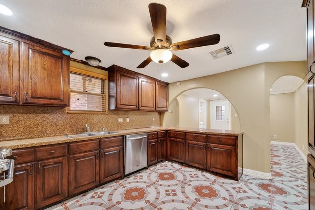 807 Ruth Street 805 807, Baytown, TX 77520