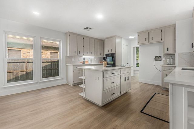 4334 Lake Grove Drive, Seabrook, TX 77586