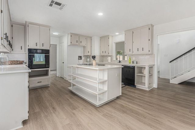 4334 Lake Grove Drive, Seabrook, TX 77586