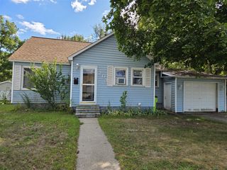 203 E Van Deinse Street, Greenville, MI 48838