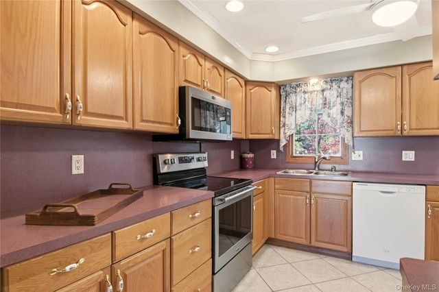 11 Vermont Avenue, Port Jefferson Station, NY 11776