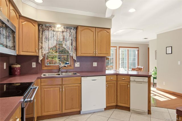 11 Vermont Avenue, Port Jefferson Station, NY 11776