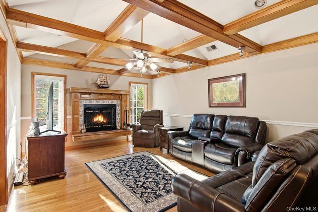 11 Vermont Avenue, Port Jefferson Station, NY 11776