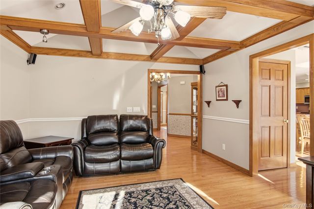 11 Vermont Avenue, Port Jefferson Station, NY 11776