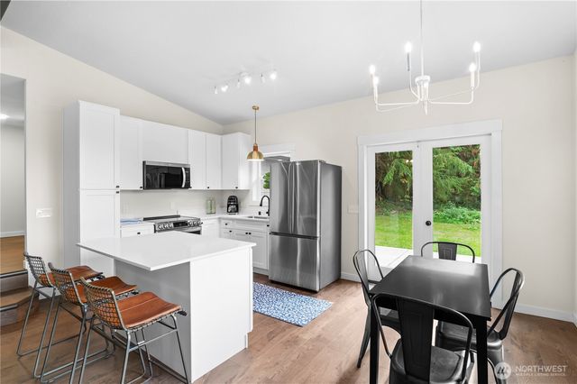 940 Hoppy Trail Way, Camano Island, WA 98282