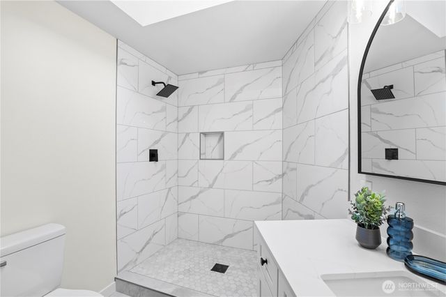 940 Hoppy Trail Way, Camano Island, WA 98282