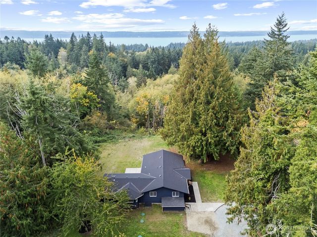 940 Hoppy Trail Way, Camano Island, WA 98282
