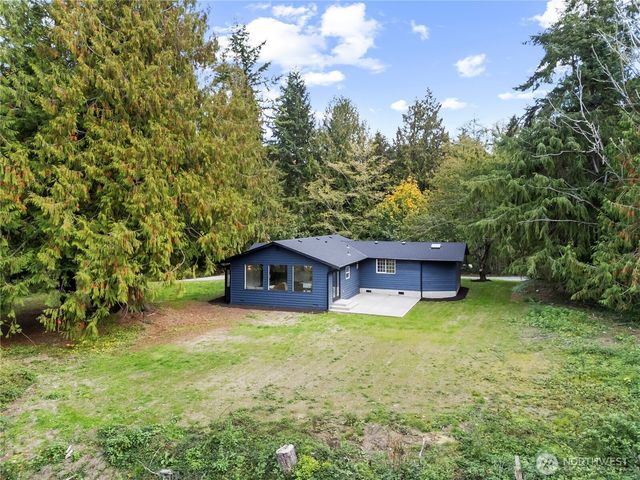 940 Hoppy Trail Way, Camano Island, WA 98282