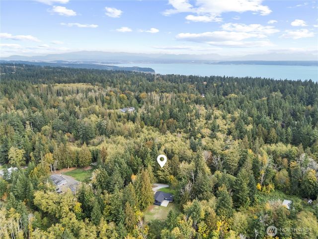 940 Hoppy Trail Way, Camano Island, WA 98282