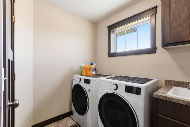 9686 Carbon Court, Inver Grove Heights, MN 55076