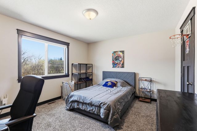 9686 Carbon Court, Inver Grove Heights, MN 55076