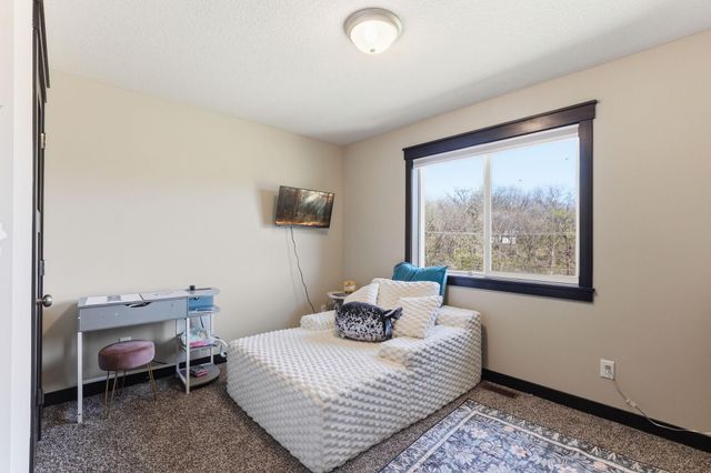 9686 Carbon Court, Inver Grove Heights, MN 55076