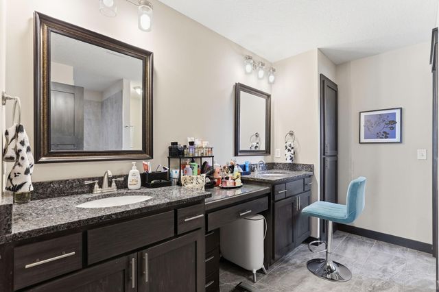 9686 Carbon Court, Inver Grove Heights, MN 55076