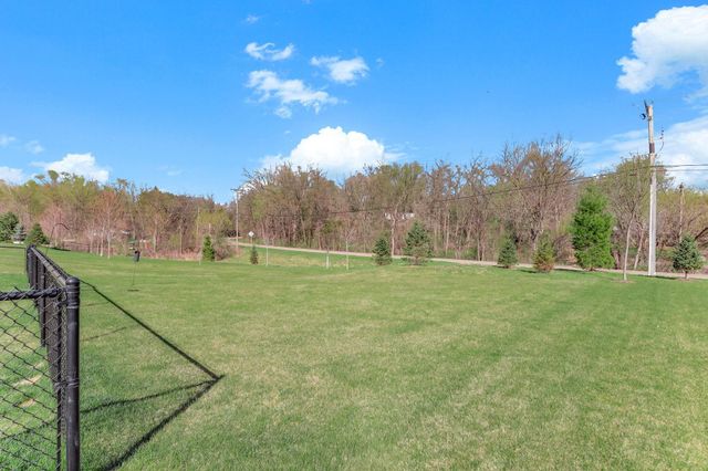 9686 Carbon Court, Inver Grove Heights, MN 55076