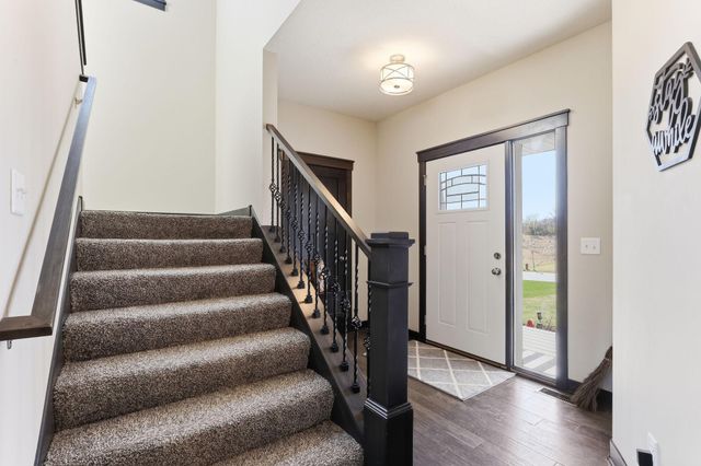 9686 Carbon Court, Inver Grove Heights, MN 55076