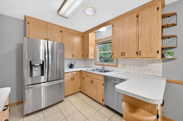 13819 Bellevue Drive, Minnetonka, MN 55345