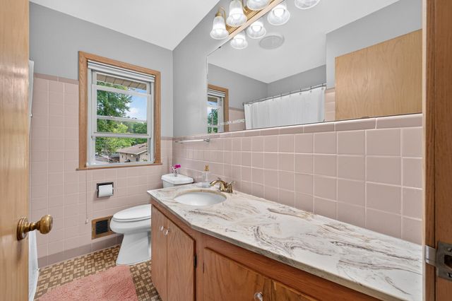 13819 Bellevue Drive, Minnetonka, MN 55345