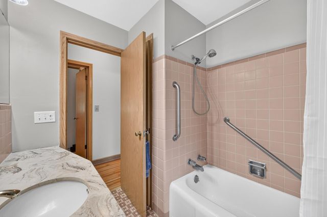 13819 Bellevue Drive, Minnetonka, MN 55345