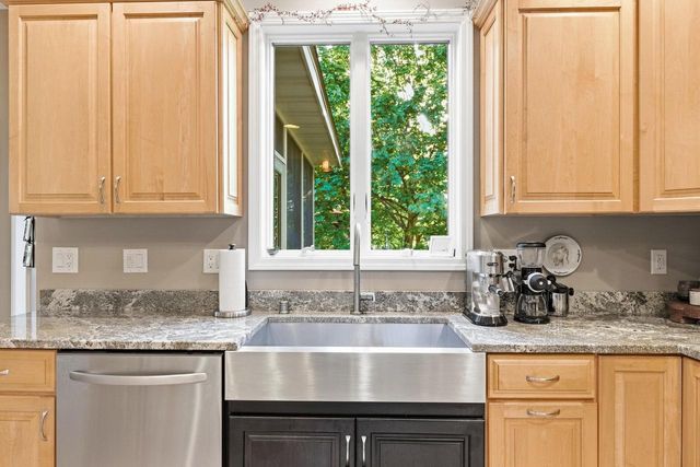 1242 McMahon Drive, Sun Prairie, WI 53590