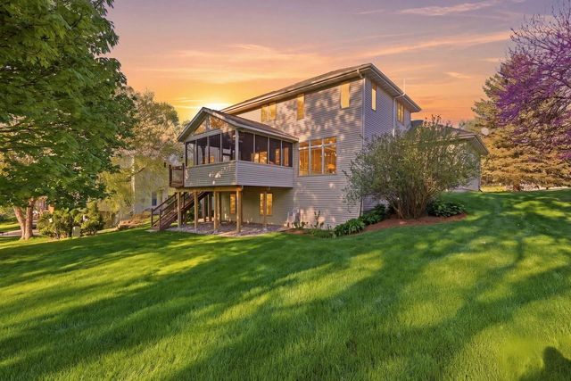 1242 McMahon Drive, Sun Prairie, WI 53590