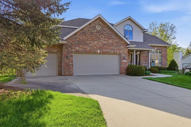 1242 McMahon Drive, Sun Prairie, WI 53590