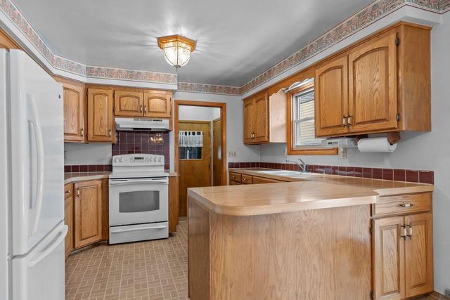 2401 W ROBERTS AVENUE, Grand Chute, WI 54914