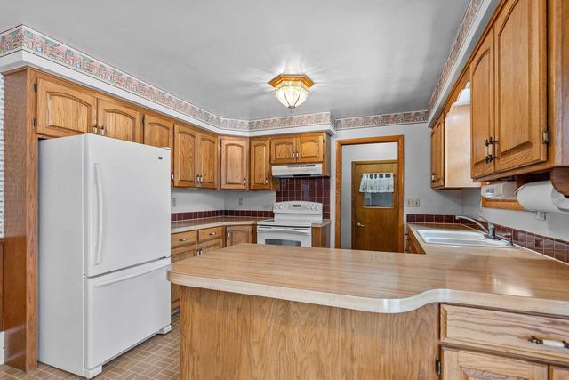 2401 W ROBERTS AVENUE, Grand Chute, WI 54914